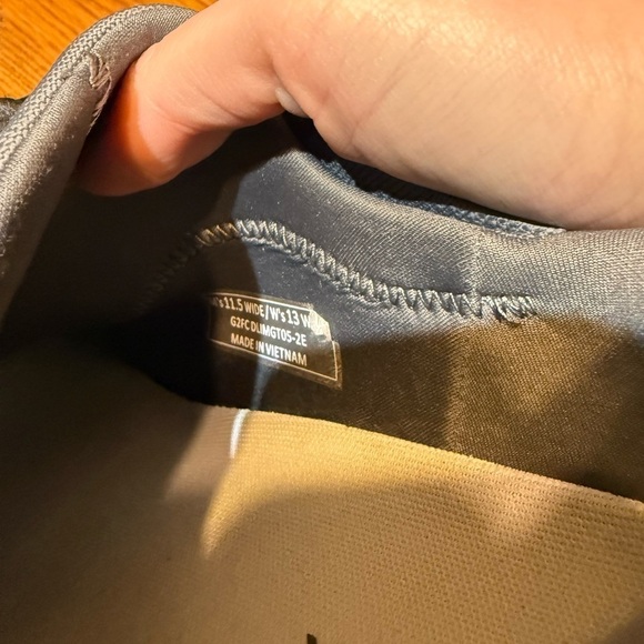 Kiziks Slip on Shoes Size 11.5 Wide - Picture 7 of 7